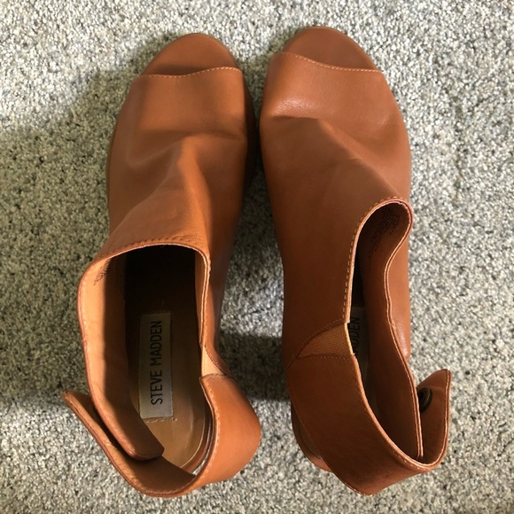 Steve Madden Nonstp Booties in Tan Leather - Picture 3 of 7